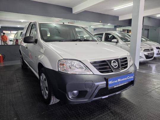 2019 Nissan NP200 1.6 + Safety pack + canopy